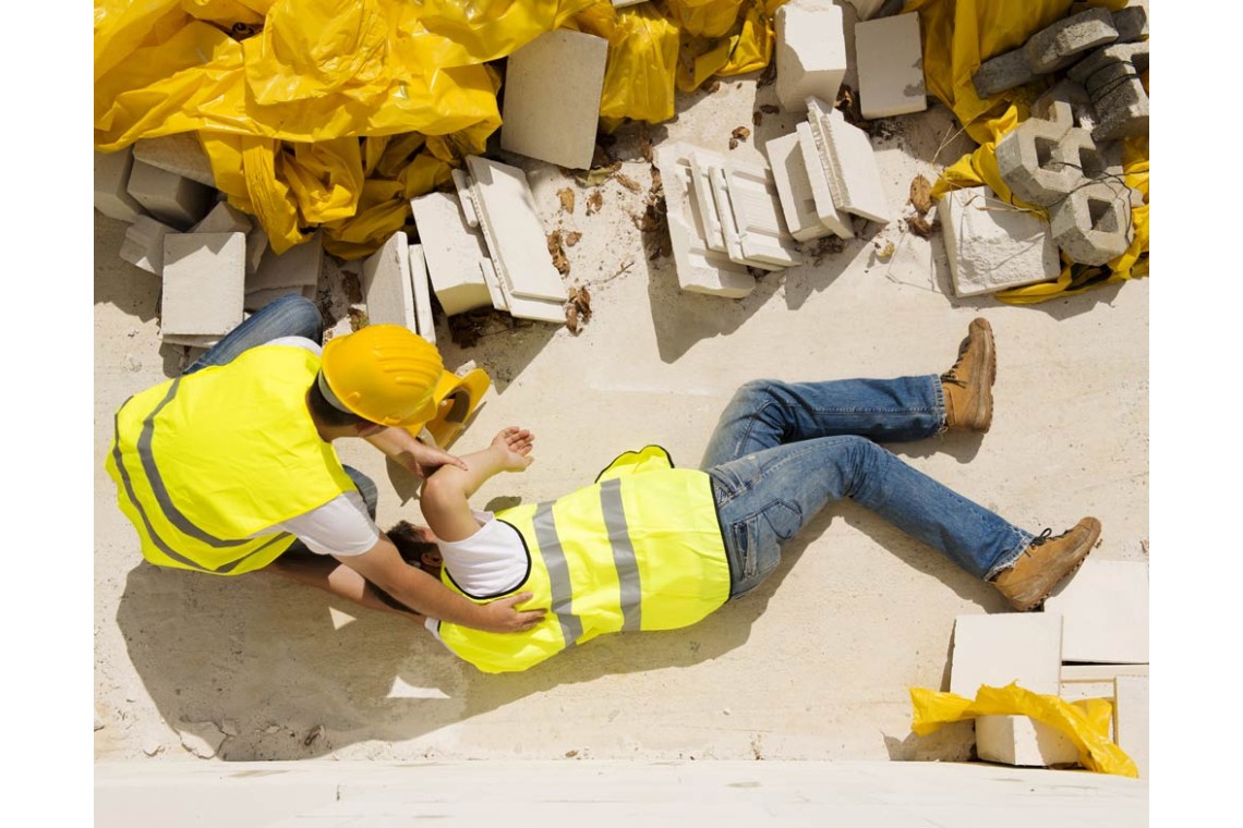 https://goodtogosafety.indevelopment.website/image/cache/catalog/Blog/Roofer-1140x760.jpg