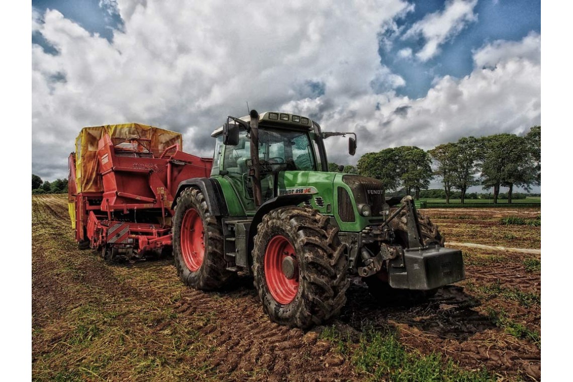 https://goodtogosafety.indevelopment.website/image/cache/catalog/Blog/tractor-10-1140x760.jpg